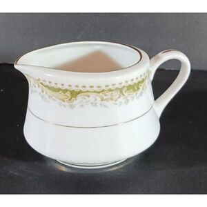 Queen Anne Fine China Creamer Signature Collection